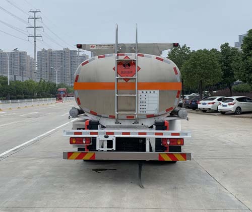 楚飛牌CLQ5182GYY6DA型鋁合金運(yùn)油車