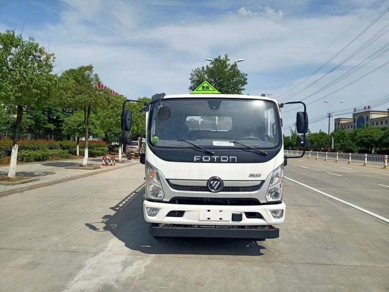 福田奧鈴5.2米氣瓶運(yùn)輸車