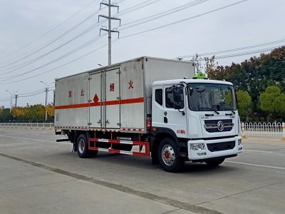 東風6.8米D9爆破器材運輸車