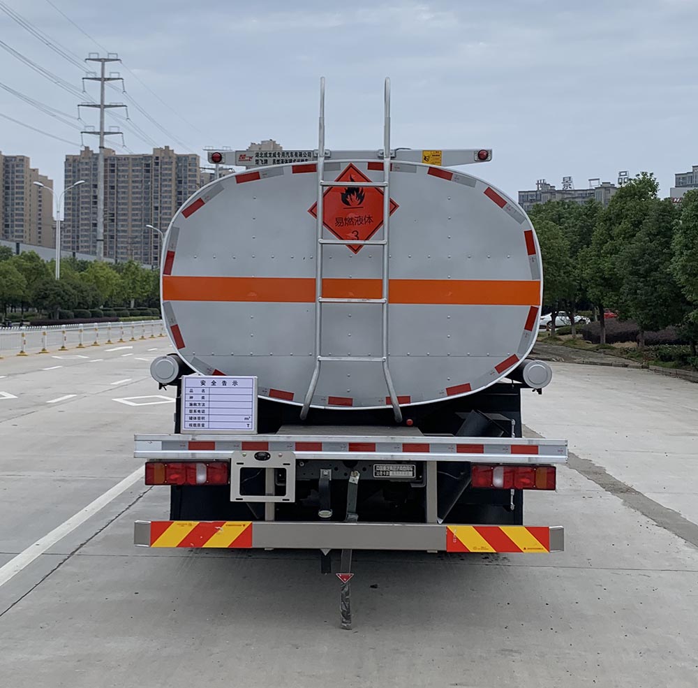 重汽汕德卡原油罐車