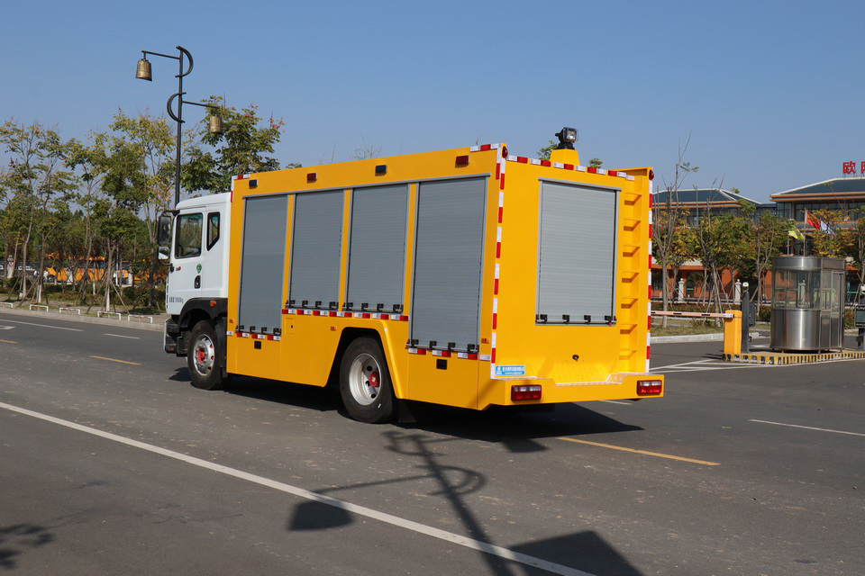 東風D9大流量排水車